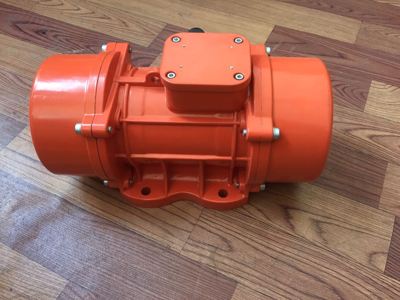 2千瓦380v附着式三相振动器 铝线手持式振动器