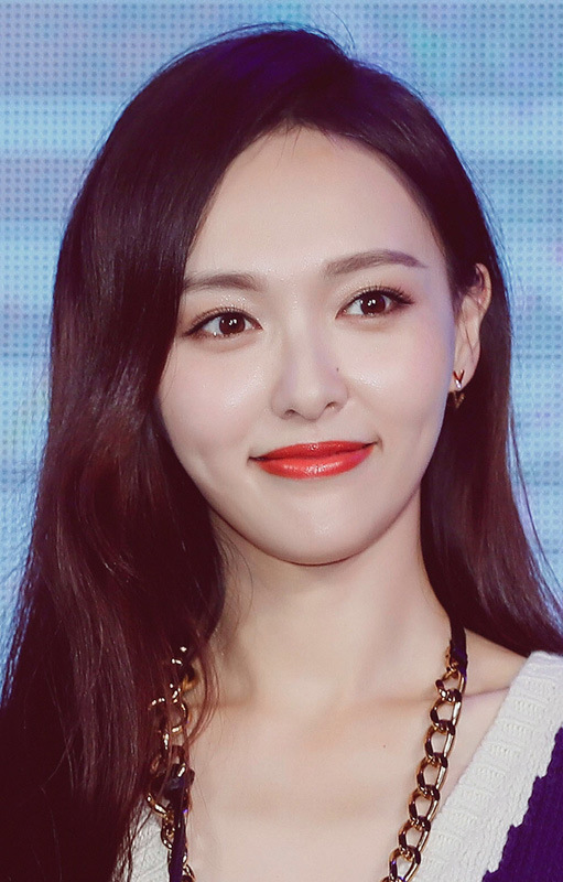 "三八"女王节甜蜜来袭 看唐嫣如何演绎嫩色高甜"糖妆"