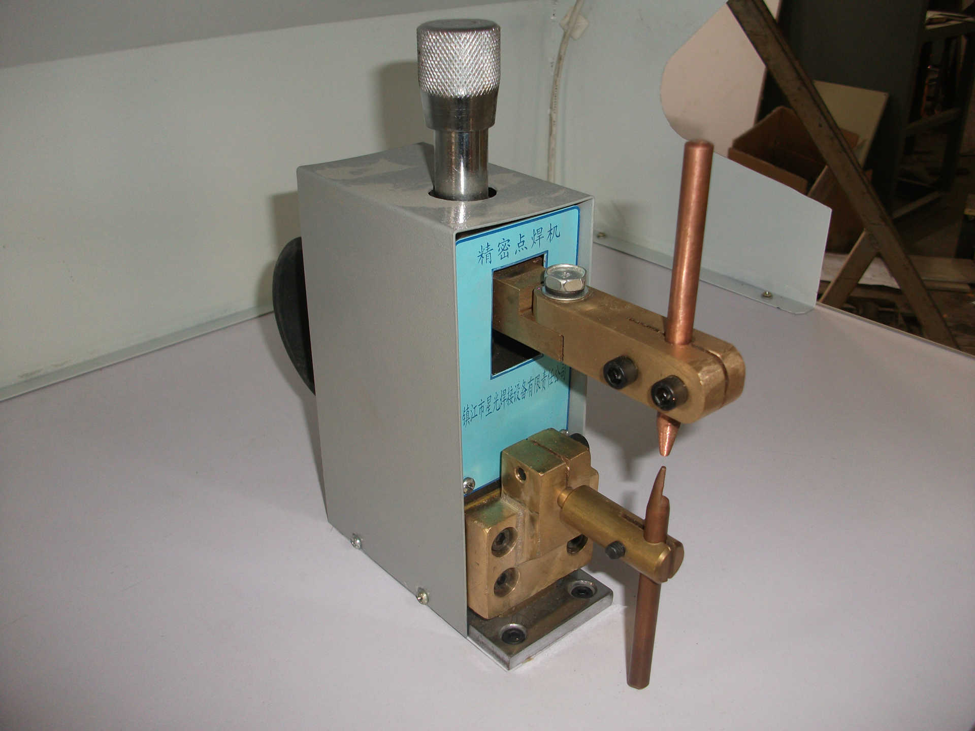 各类金属的片料,棒料,丝料的精密点焊机