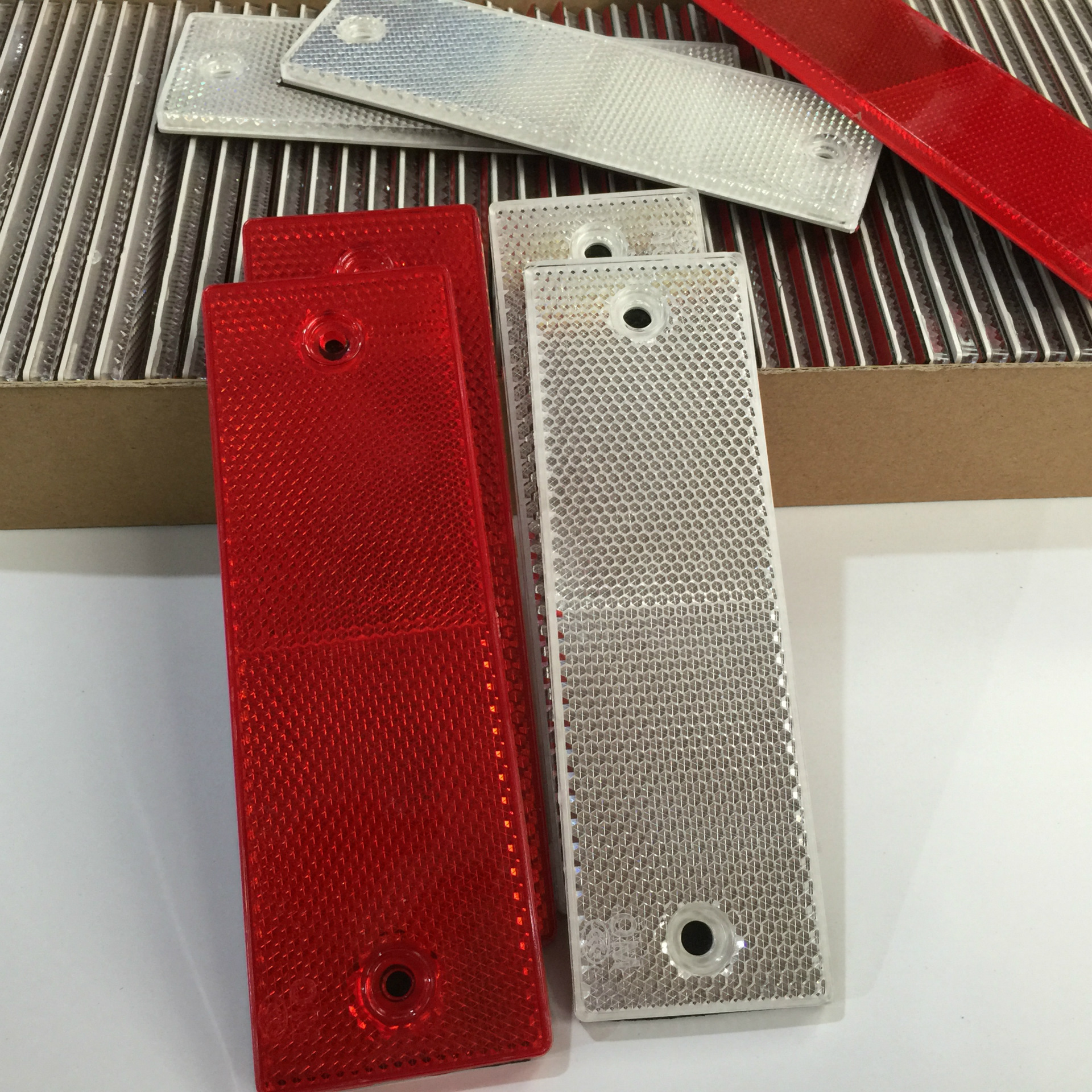 车身反光贴塑料反光板反光条标识反光膜厢式货车回复反射器批发