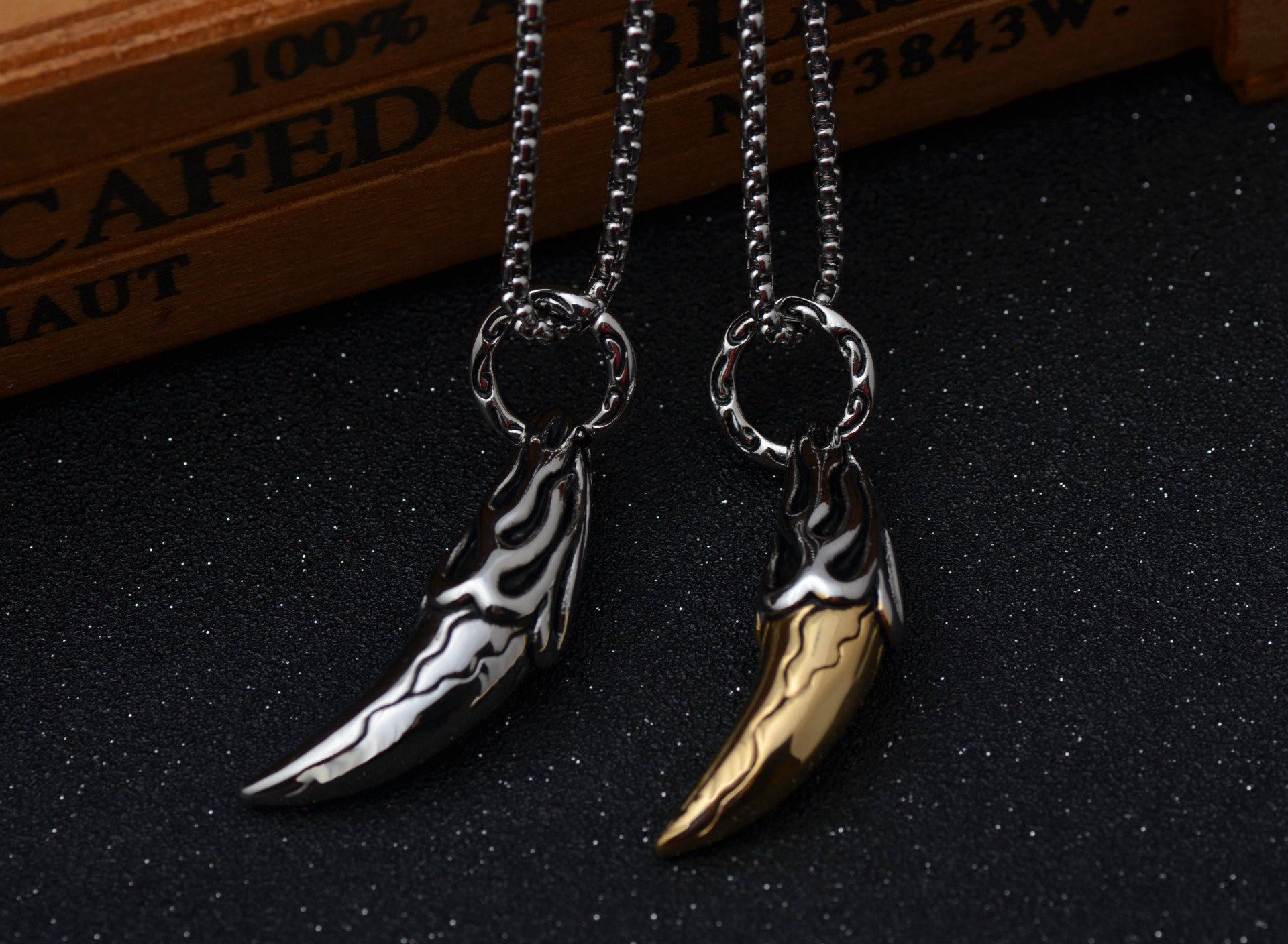 钛钢男士牛角项链 不锈钢吊坠批发饰品欧美亚马逊爆款创意定做