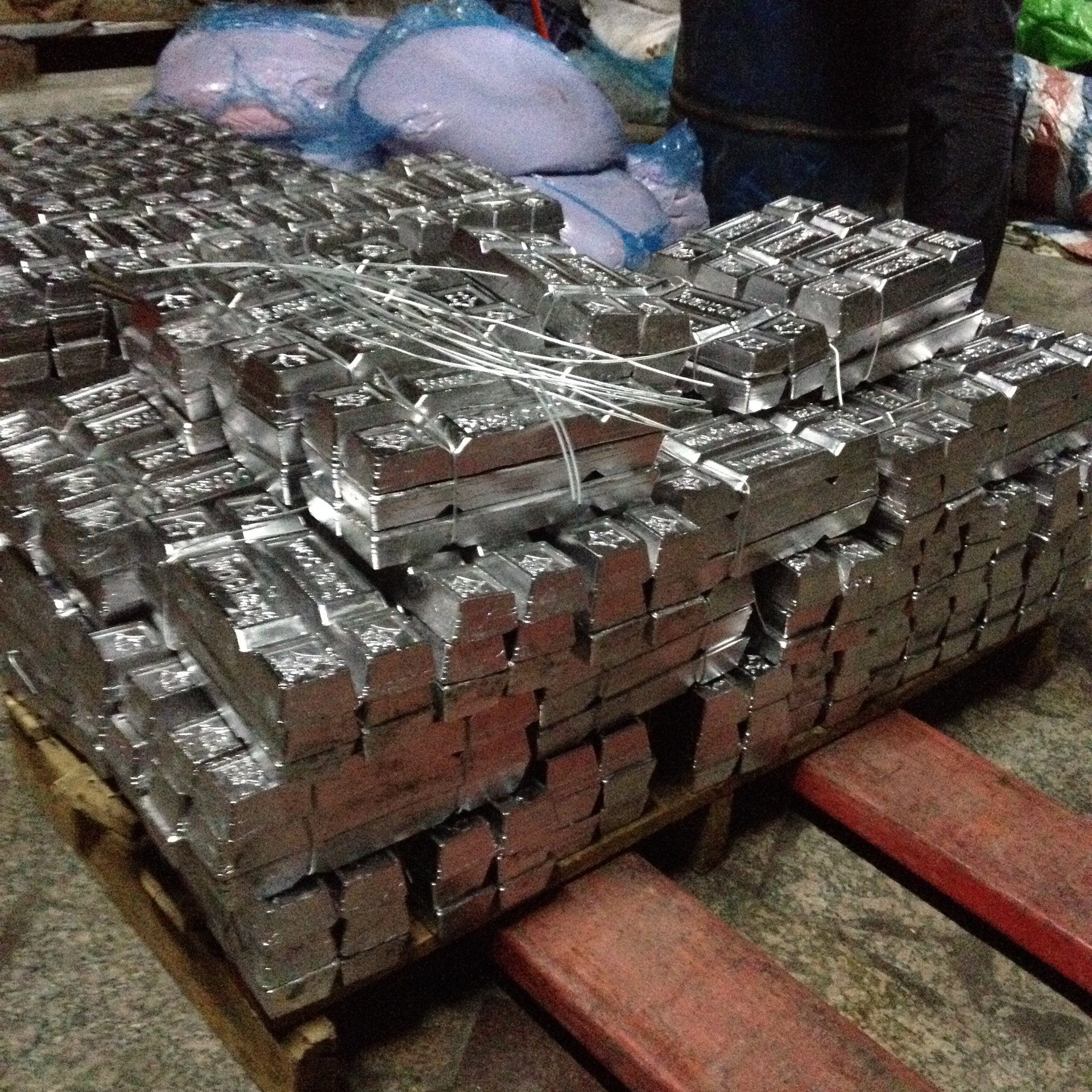 铅锡合金【金属工艺品用锡铅合金】  低温锌合金  熔点低,光面好