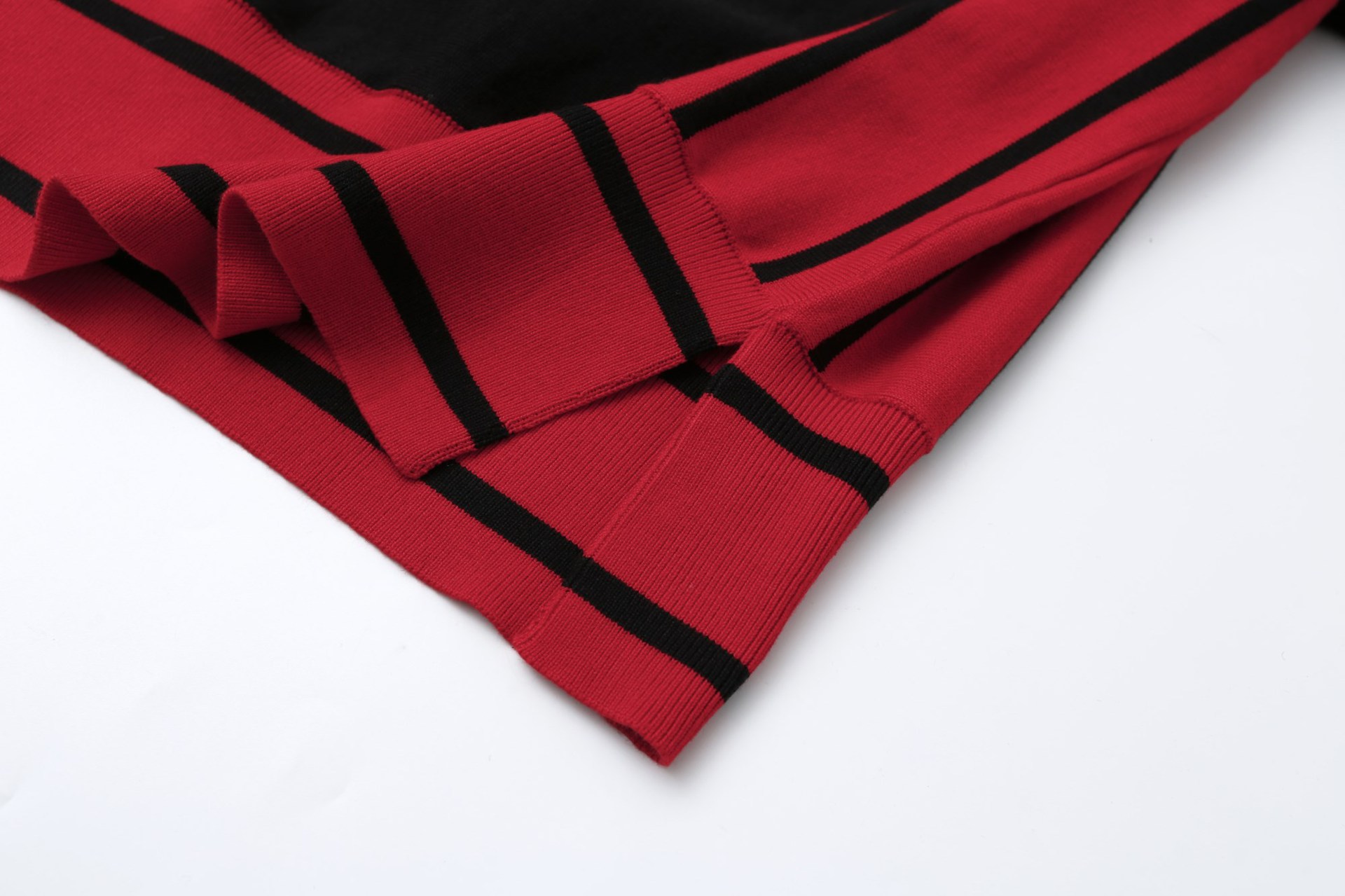 xl颜色黑红拼色流行元素拼接款式套头风格学院毛衫工艺电脑横机编织