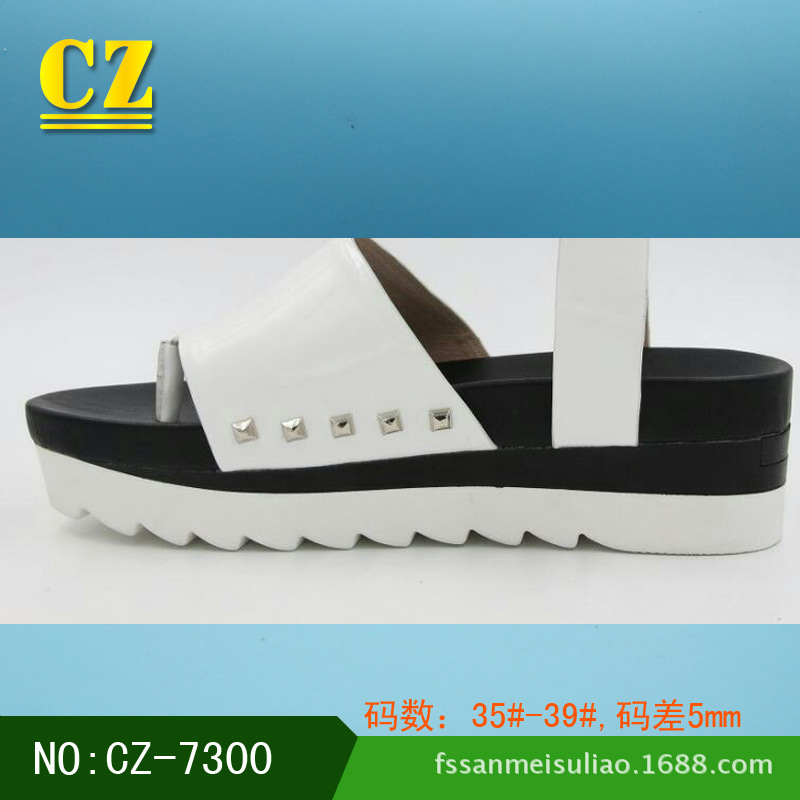 厂家直销 女凉鞋底 新款 pu聚氨酯发泡 松糕增高耐磨 鞋底批发