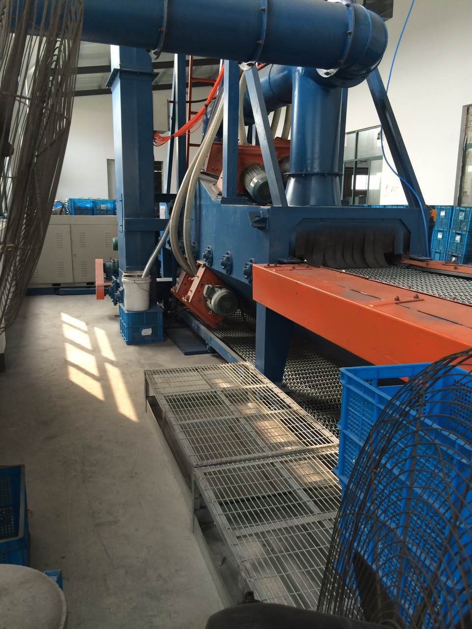 厂家供应通过式抛丸机轨道通过式抛丸机小型自动辊道抛丸机