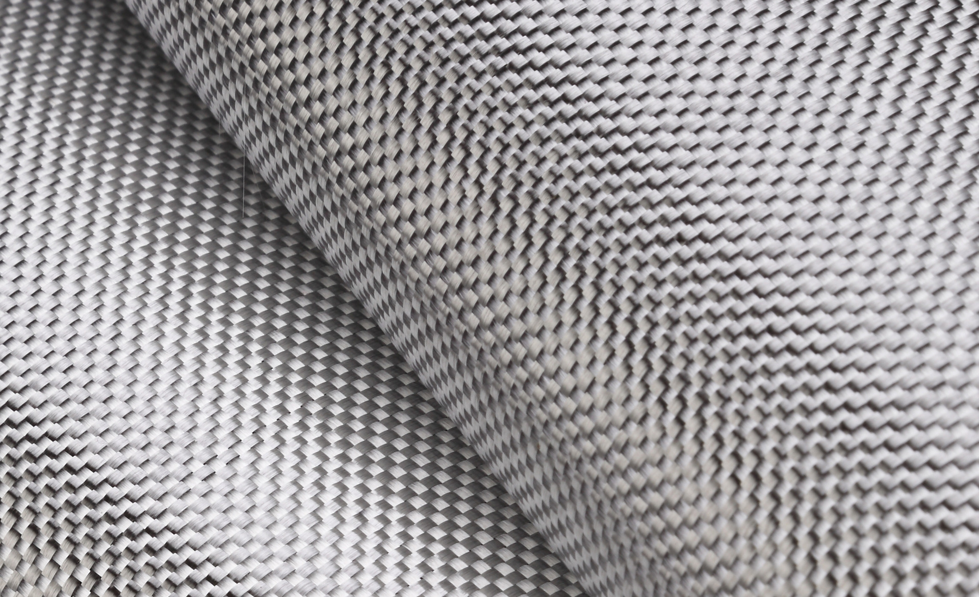 厂家直供玻璃纤维布电镀玻纤布1.5k-平纹银色彩玻布