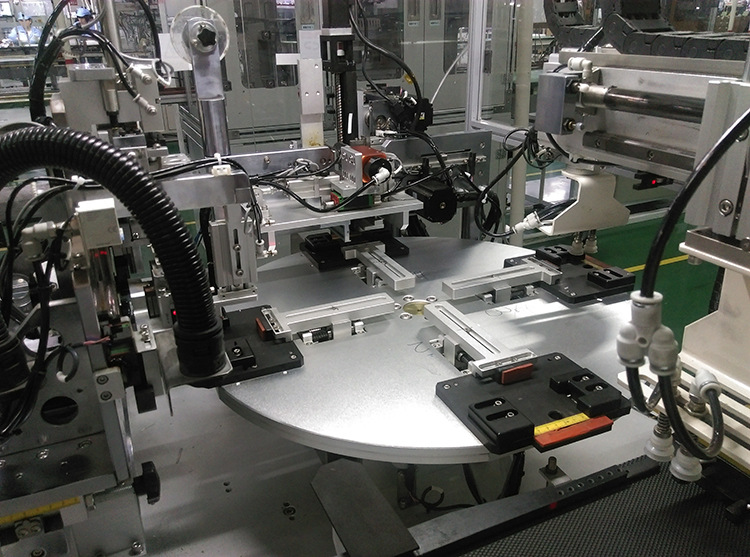 双面胶卷胶自动裁切自动贴胶自动撕纸 锂电池双面胶自动贴胶机