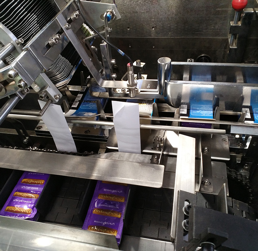 12支装避孕套装盒机 安全套包装机,纸盒包装设备,浙江装盒机