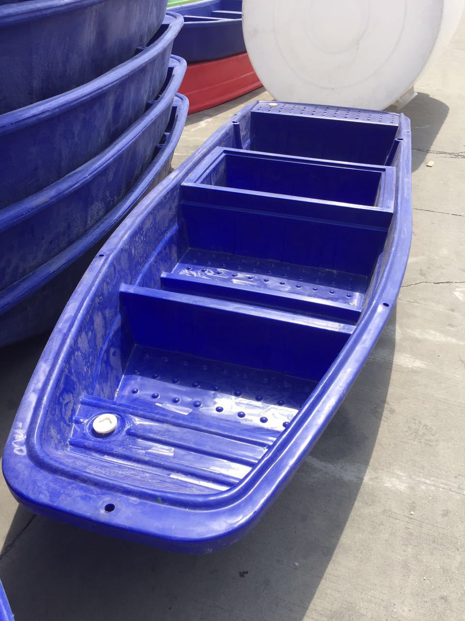 供应滚塑渔船_供应滚塑渔船 捕鱼船 双人塑料小舟 塑料皮划艇 养殖船