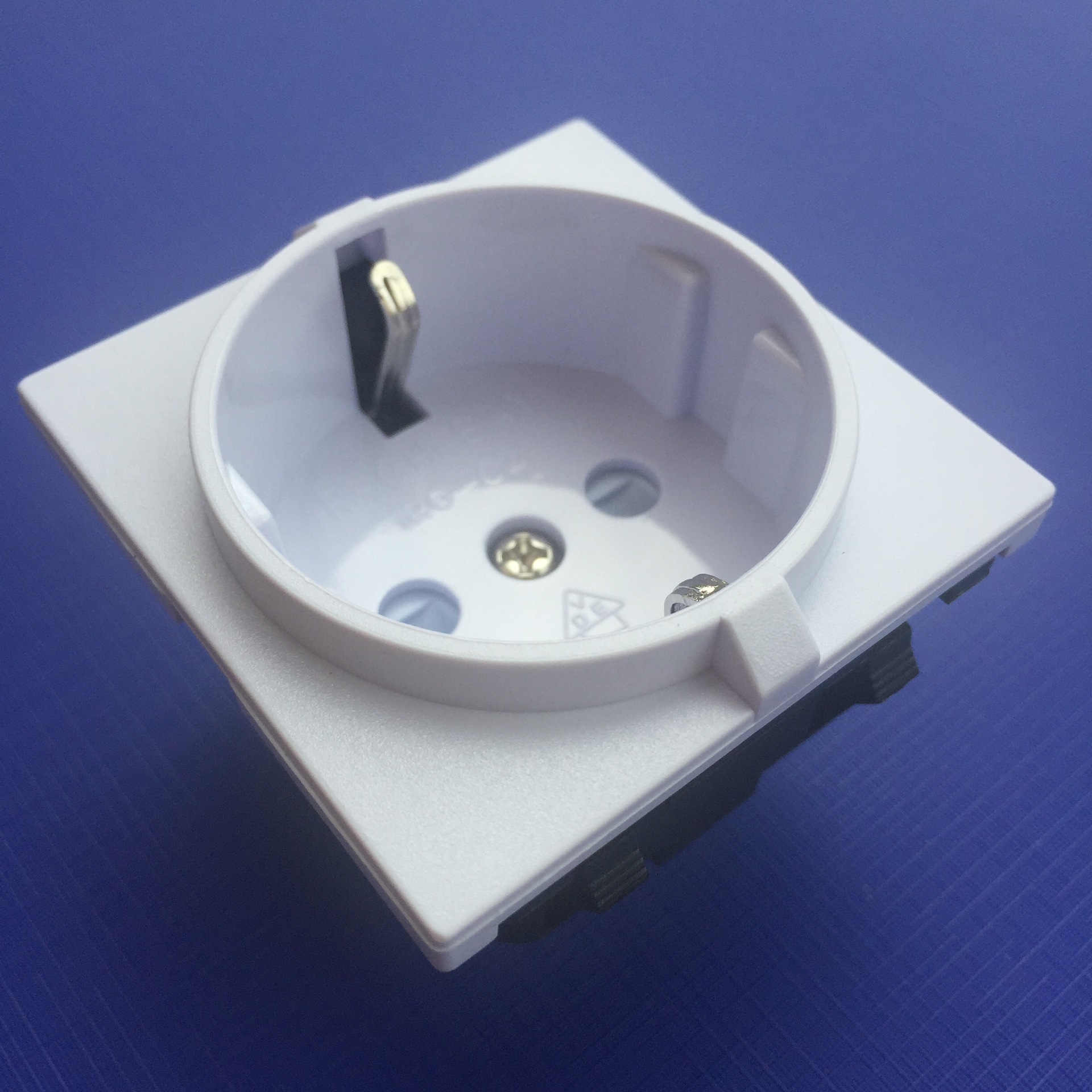 德式电源插座 德式插座rg02 e08 黑色卡入式插座定做