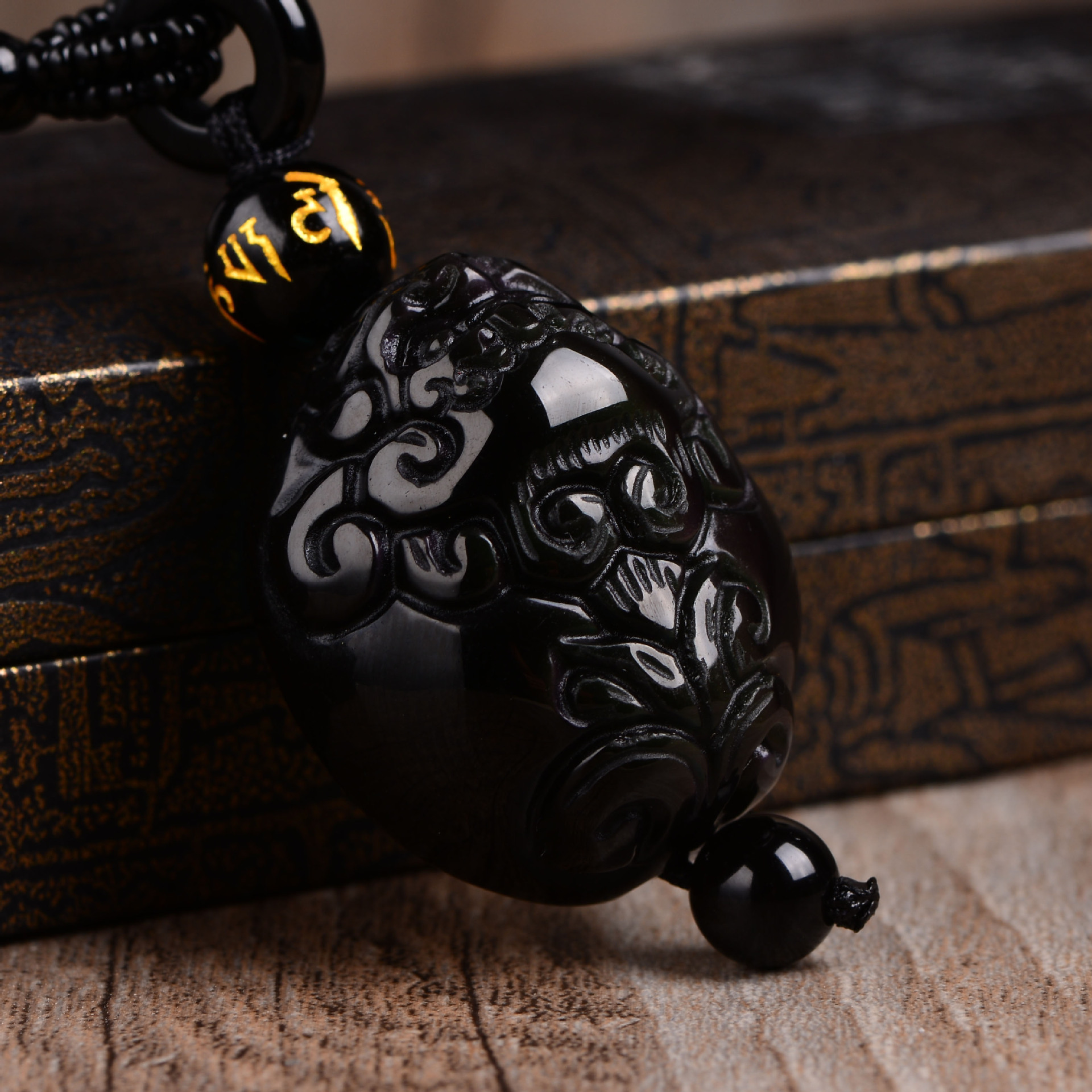 正品天然彩虹眼黑曜石有求必应貔貅吊坠男女款挂坠批发