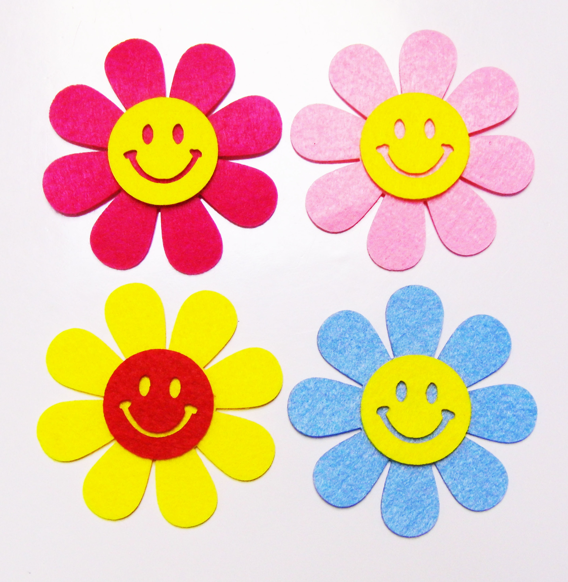 幼儿园墙贴_商城走廊幼儿园双面笑脸花挂饰早教中心花朵墙贴定制 - 阿