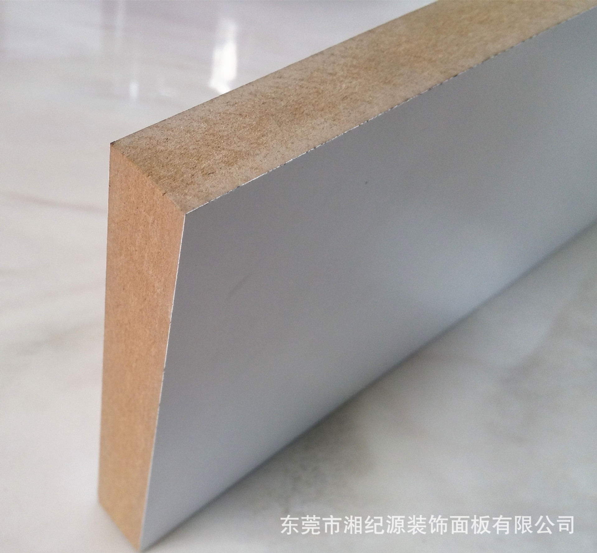 直销三聚氰胺饰面密度板15mm 家居免漆装饰板材 双面白贴面密度板