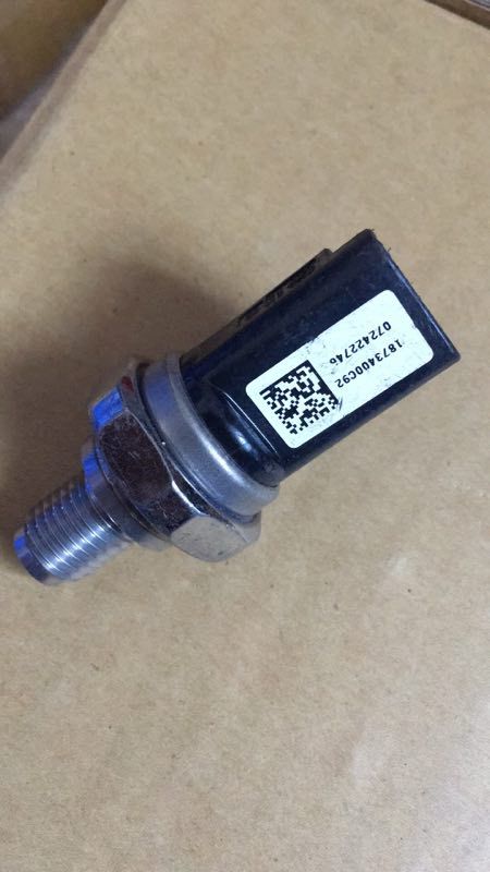 大众燃油压力传感器 压力开关传感器 共轨压力传感器0281002851