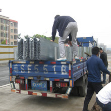 厂家供应波形护栏板 市政路波形护栏 托架 防阻块 波形护栏端头