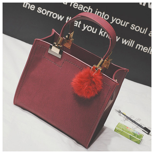 2020 Autumn and Winter New Fur Ball Small Square Bag Women's Bag Simple Handbag New Commuter Shoulder Bag Messenger Bag