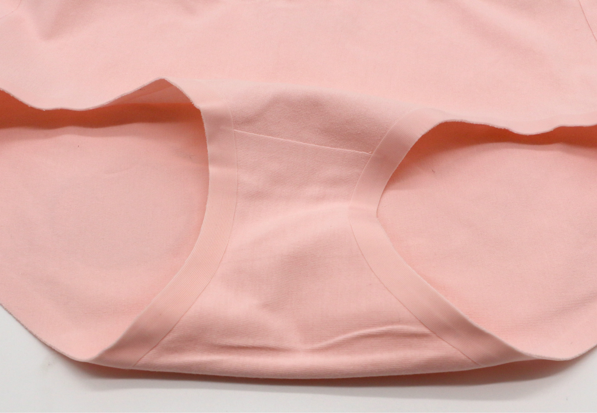 新品纯棉女士无痕内裤夏季防走光一片式中腰三角裤女性内裤批发