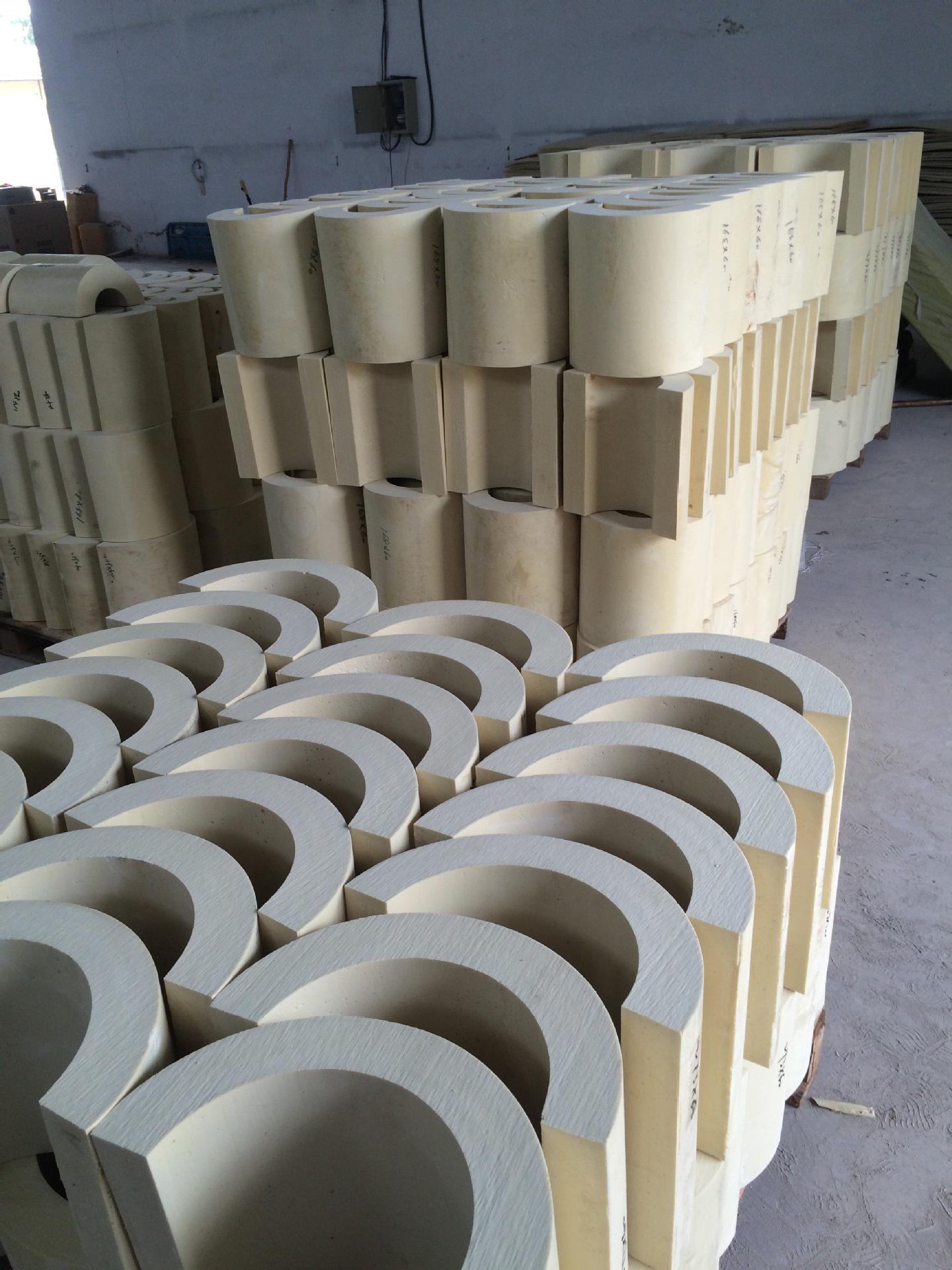 保冷管托—建筑—化工管廊支持部分—高密度聚氨酯 宁波鑫珵绝热材料