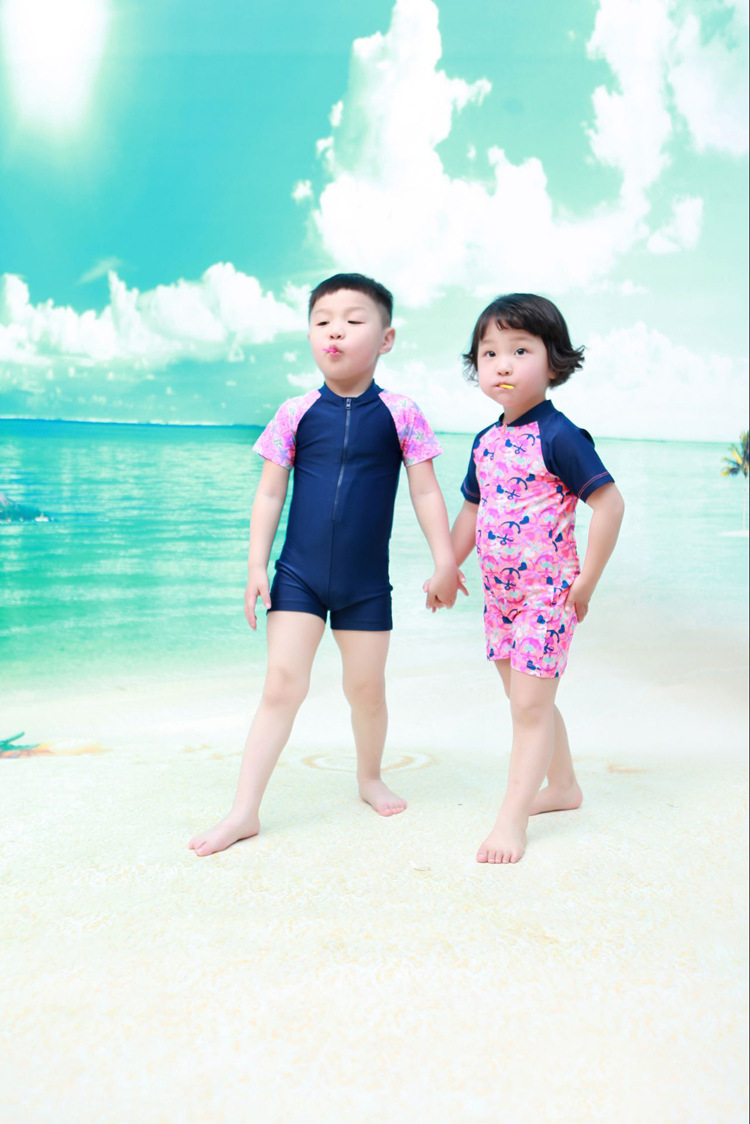 新款男童女童泳衣儿童游泳衣连体可爱宝宝防晒男孩女孩泳装两件套