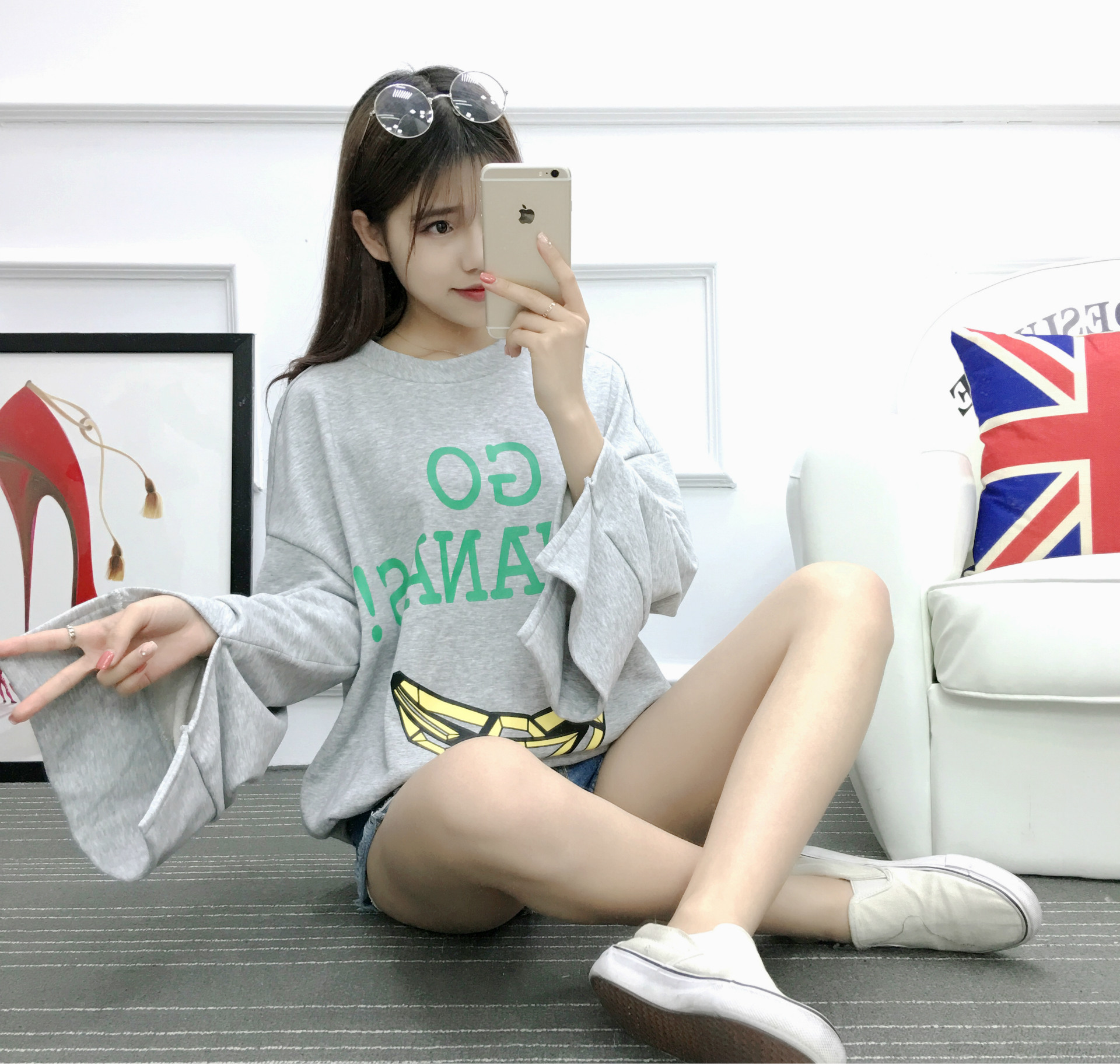 17春季香蕉印花卫衣两色入