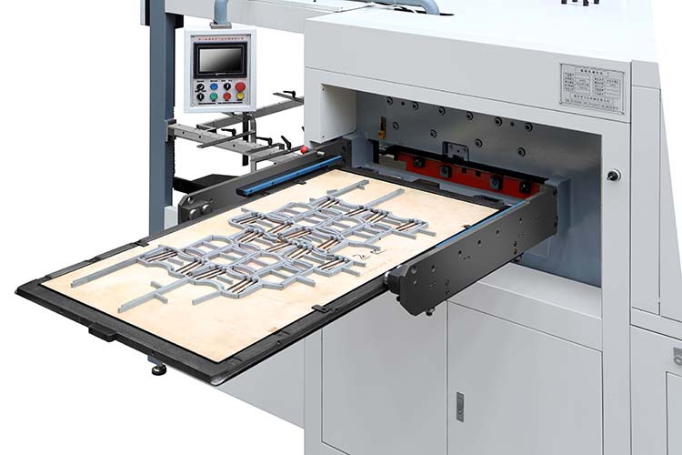 热销全自动卷筒模切机 fd930*550型包装纸平压平压痕模切机 现货