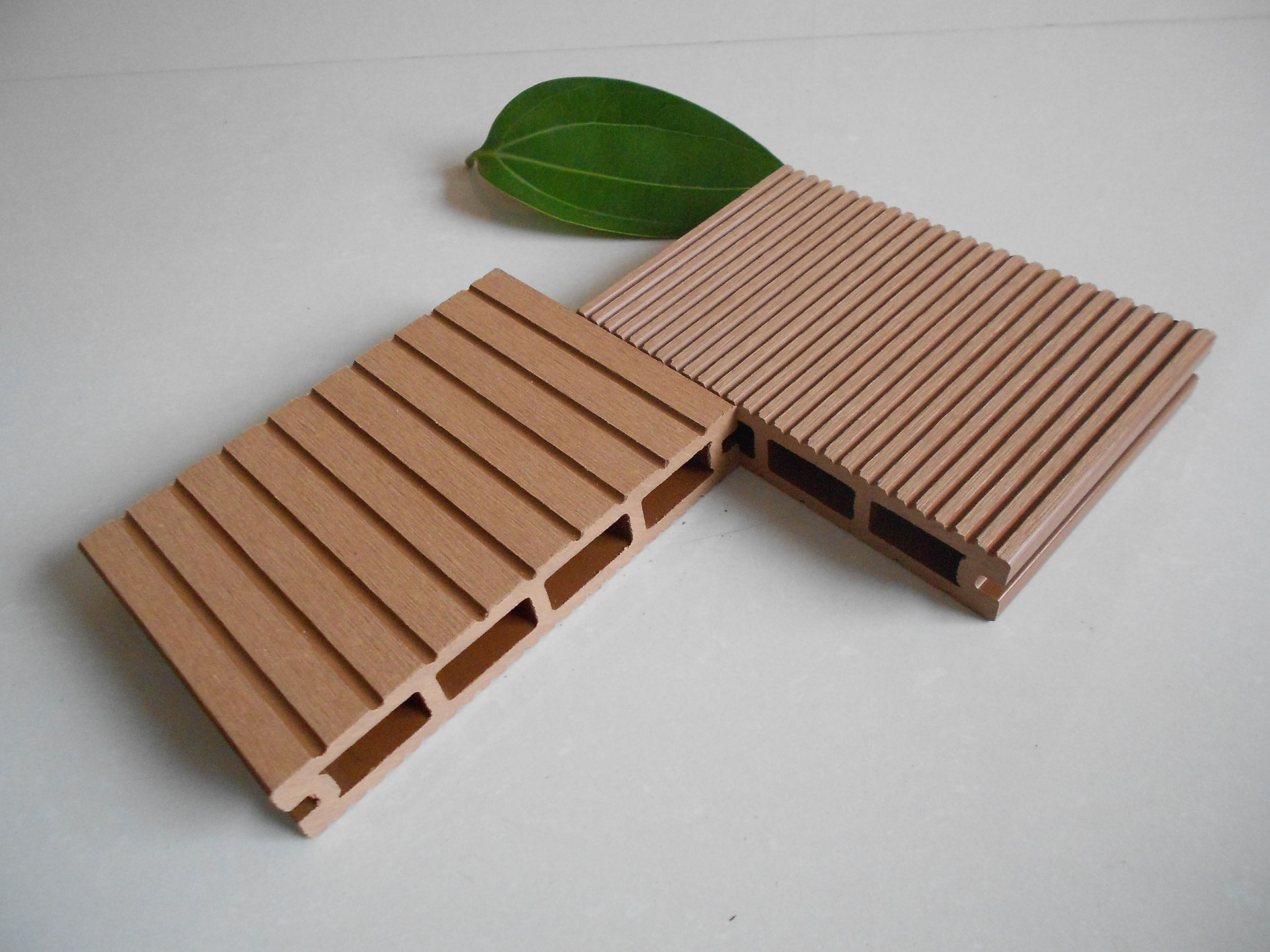 同盛塑木产品 优质塑木地板 质量好 价格低 长廊 阳台 护栏 围栏-阿里