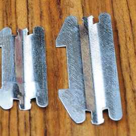 支撑卡件 隔墙轻钢龙骨 穿心龙骨 隔墙配件卡槽75