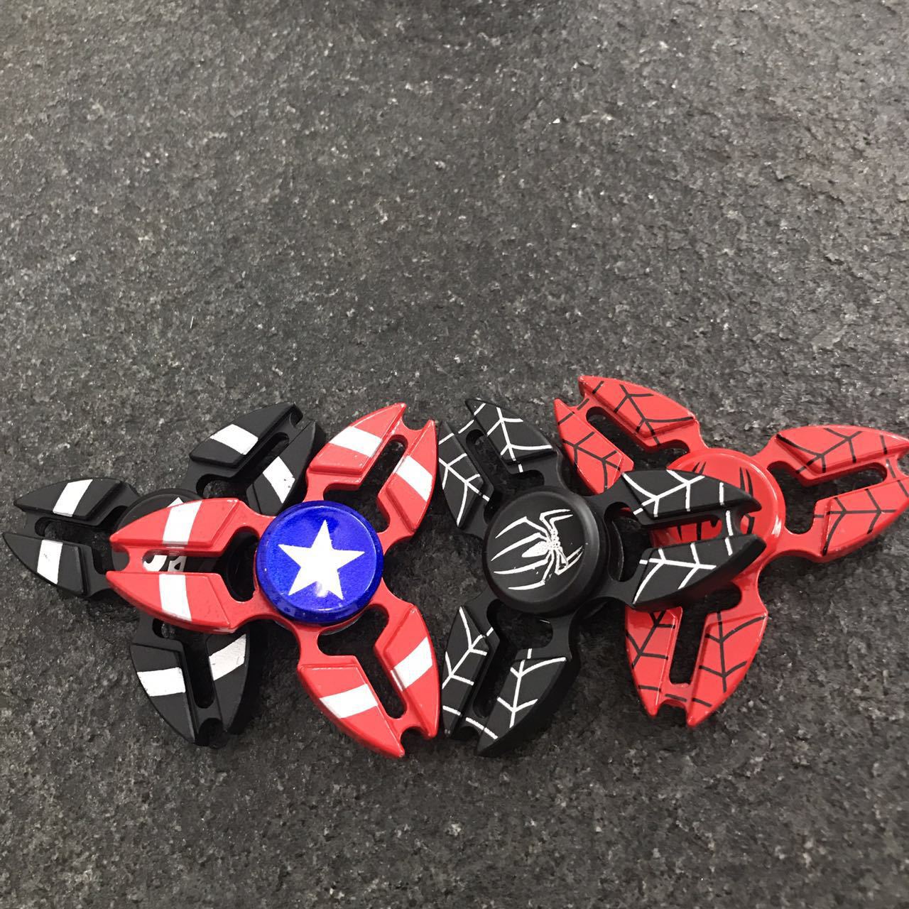 爆款厂家直销锌合金三角指尖陀螺 蜘蛛侠美国队长 三脚蟹减压陀螺