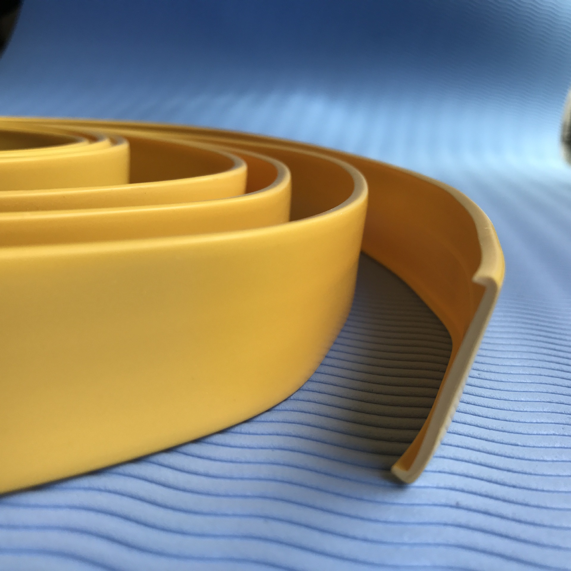 u型装饰条电脑桌塑料包边条pvc封边条塑料软胶条挤塑加工u型卡槽