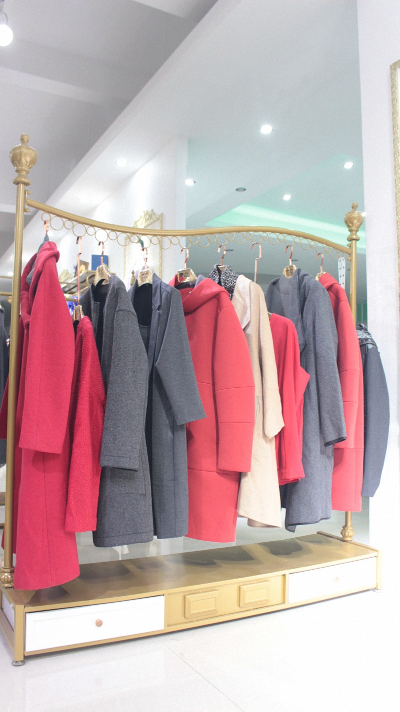 三淼折扣女装店 三淼折扣女装批发 品牌折扣 广州伊行服饰有限公司