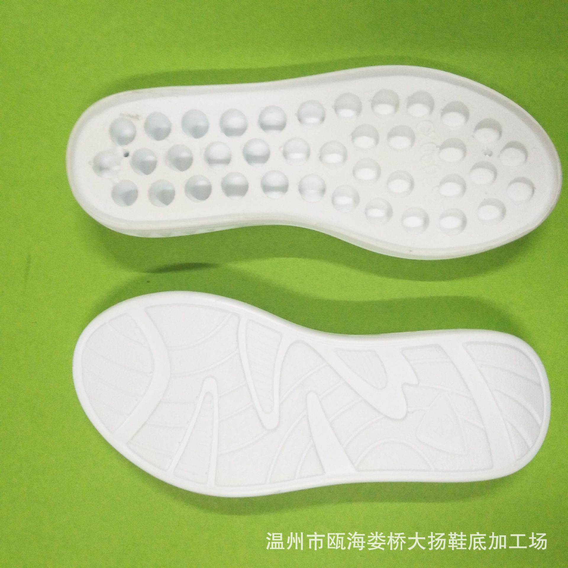 厂家热销喷漆聚氨酯童鞋底pu发泡学生休闲鞋底最新款时尚凉鞋底潮