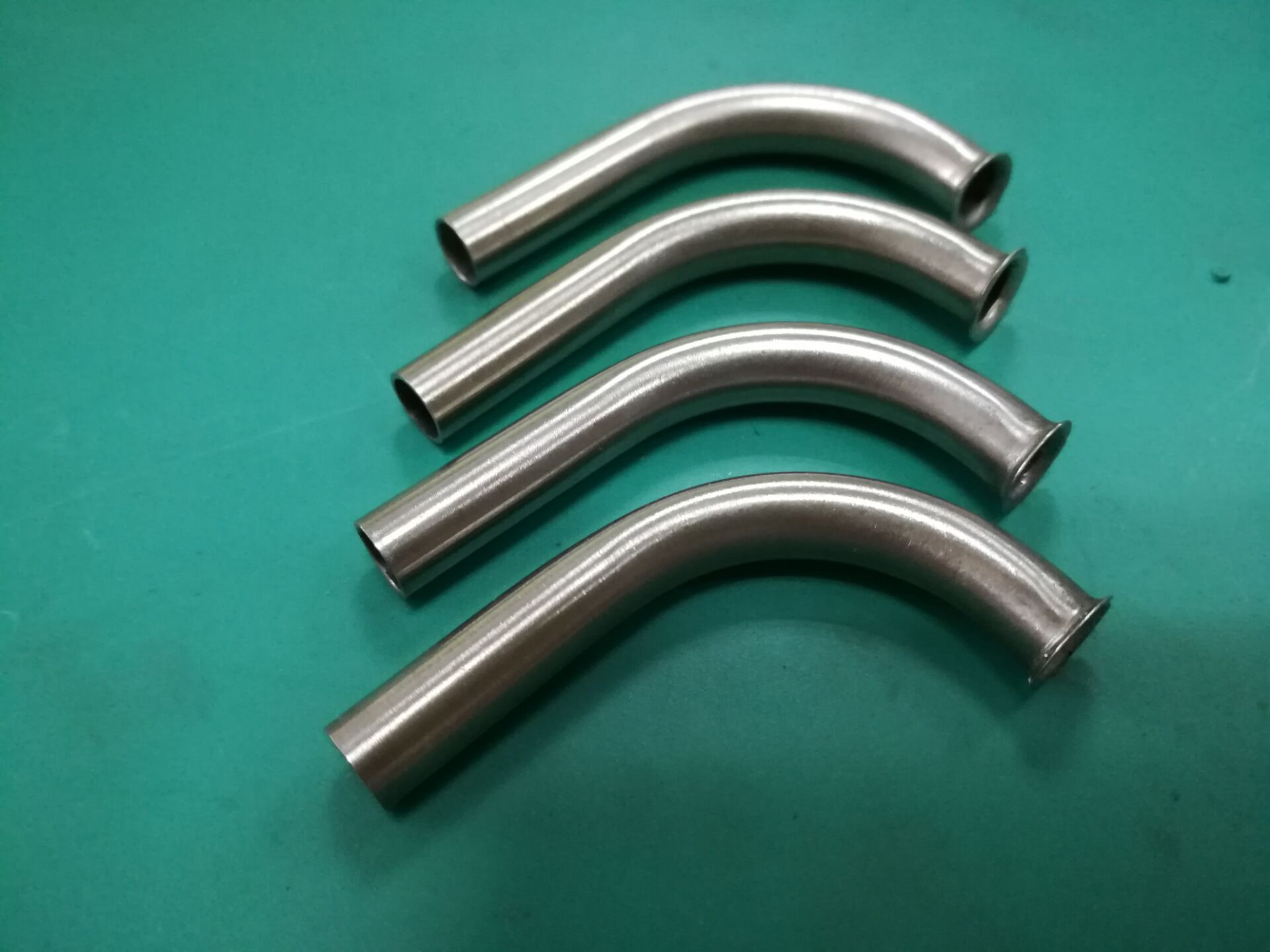 专业生产加工各种铁管弯管