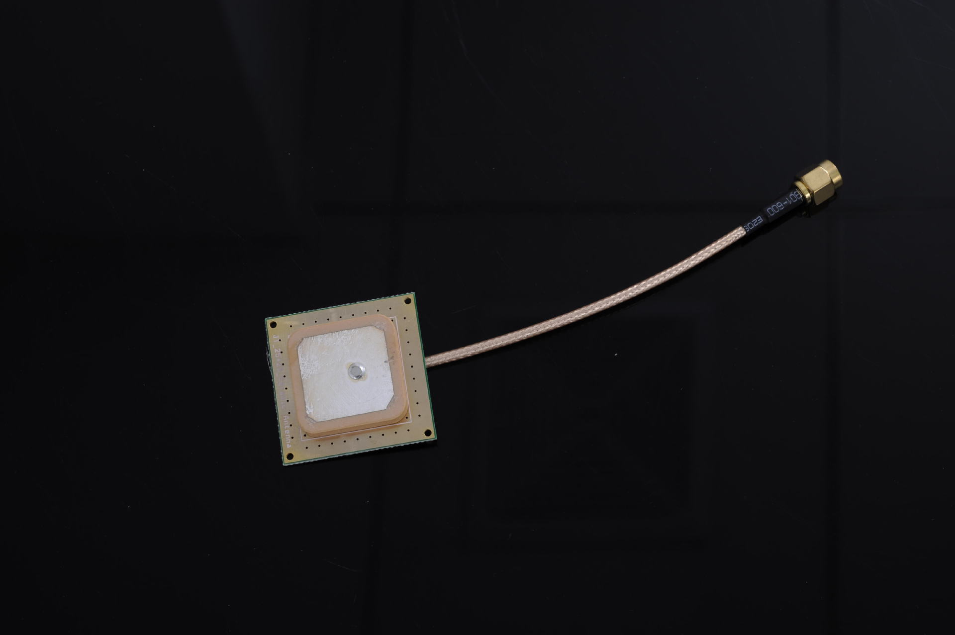 圆极化天线_900m 圆极化陶瓷天线 25*25 微型小天线 - 阿里巴巴