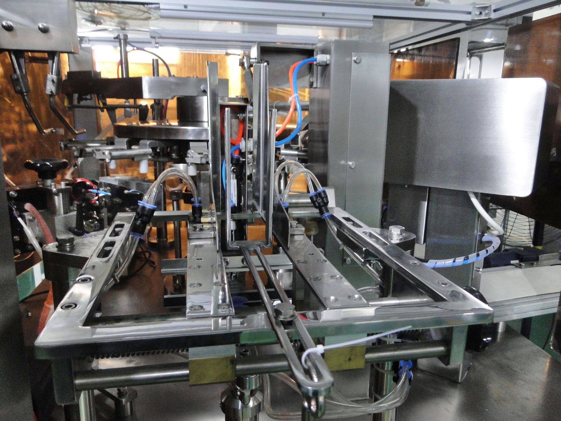 全自动粉末定量分装包装机 固体液体自动下料包装机 给袋式包装