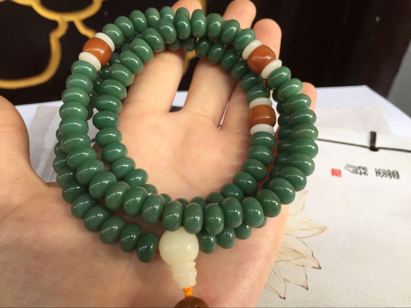 厂家供应绿菩提根佛珠手链 翡翠绿菩提根手链 带手上四圈