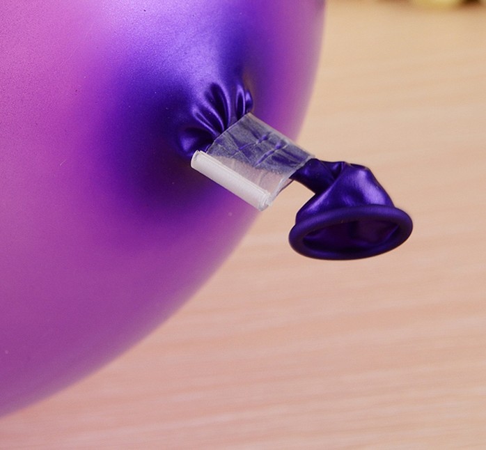 注意;夹乳胶气球前,把气球口拧下在用夹子夹住,效果会更好.