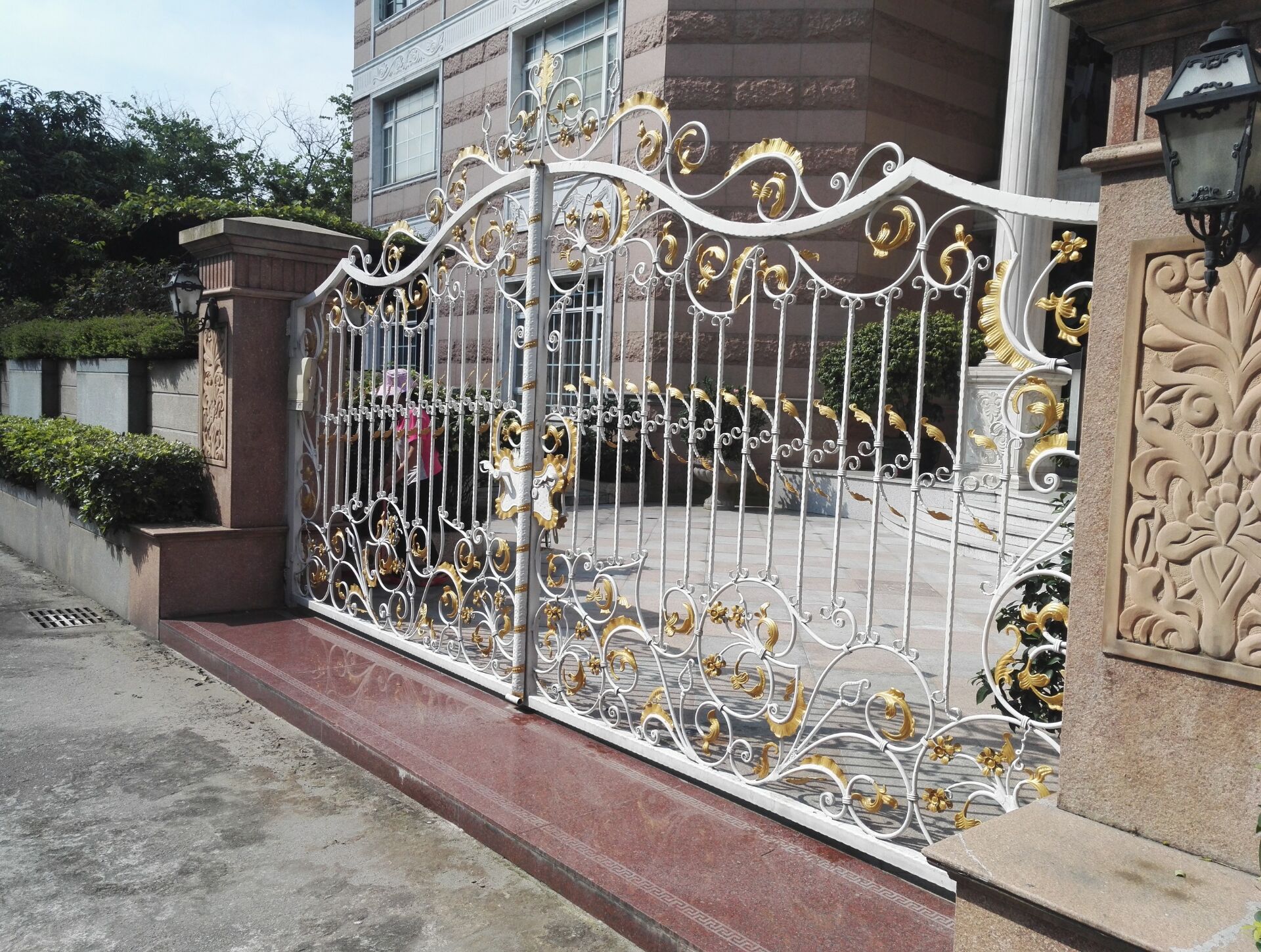 厂家 订制庭院铁艺大门雕花镂空 防锈蚀铁艺大门 豪华别墅大铁门