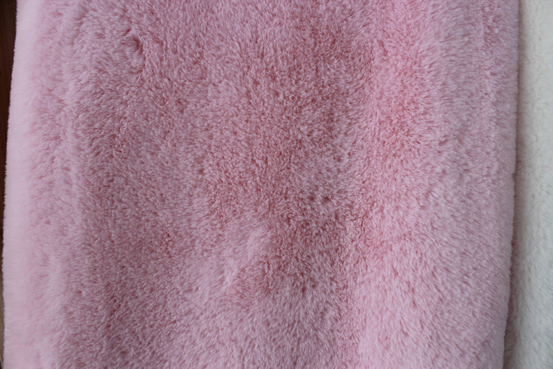 厂家供应柔软面料兔毛面料小兔毛面料pv绒涤纶面料可订做成品毯子