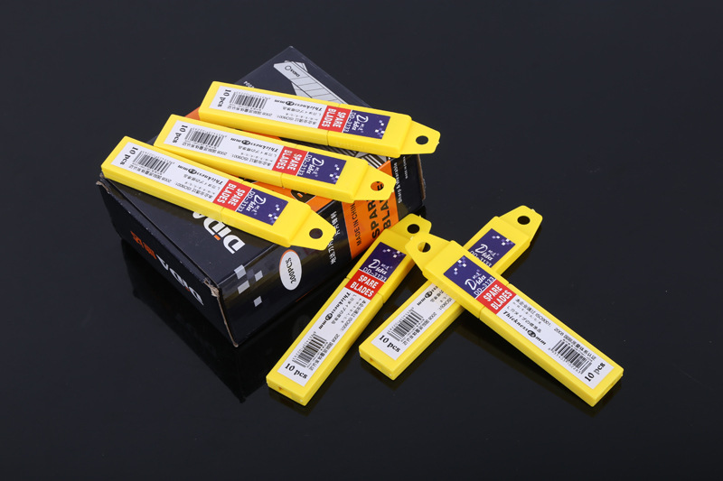 批发大号美工刀刀片 加厚刀片锋利一盒10片 锋利耐用刀片壁纸刀