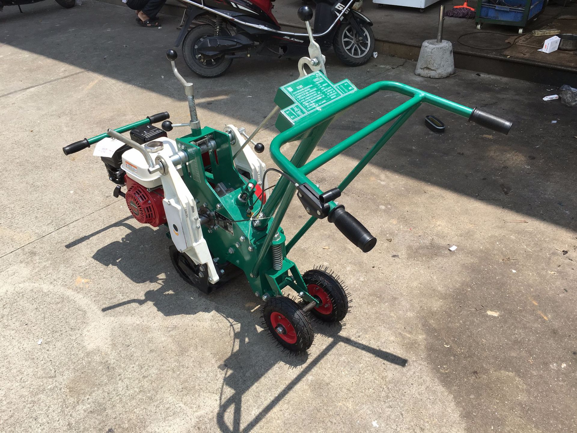 名称:起草皮机 型号:jq-i型 底刀规格:305mm 起草深度:最大55mm