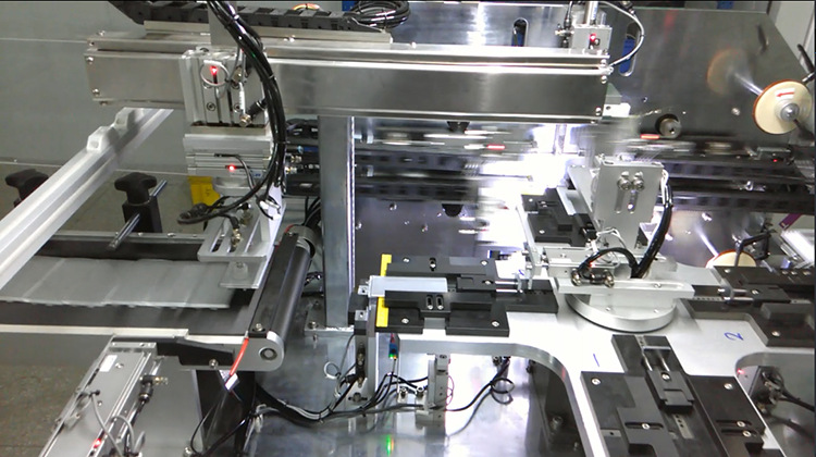 手机电池绝缘高温胶自动裁切胶纸自动贴胶 电芯头部自动贴胶机