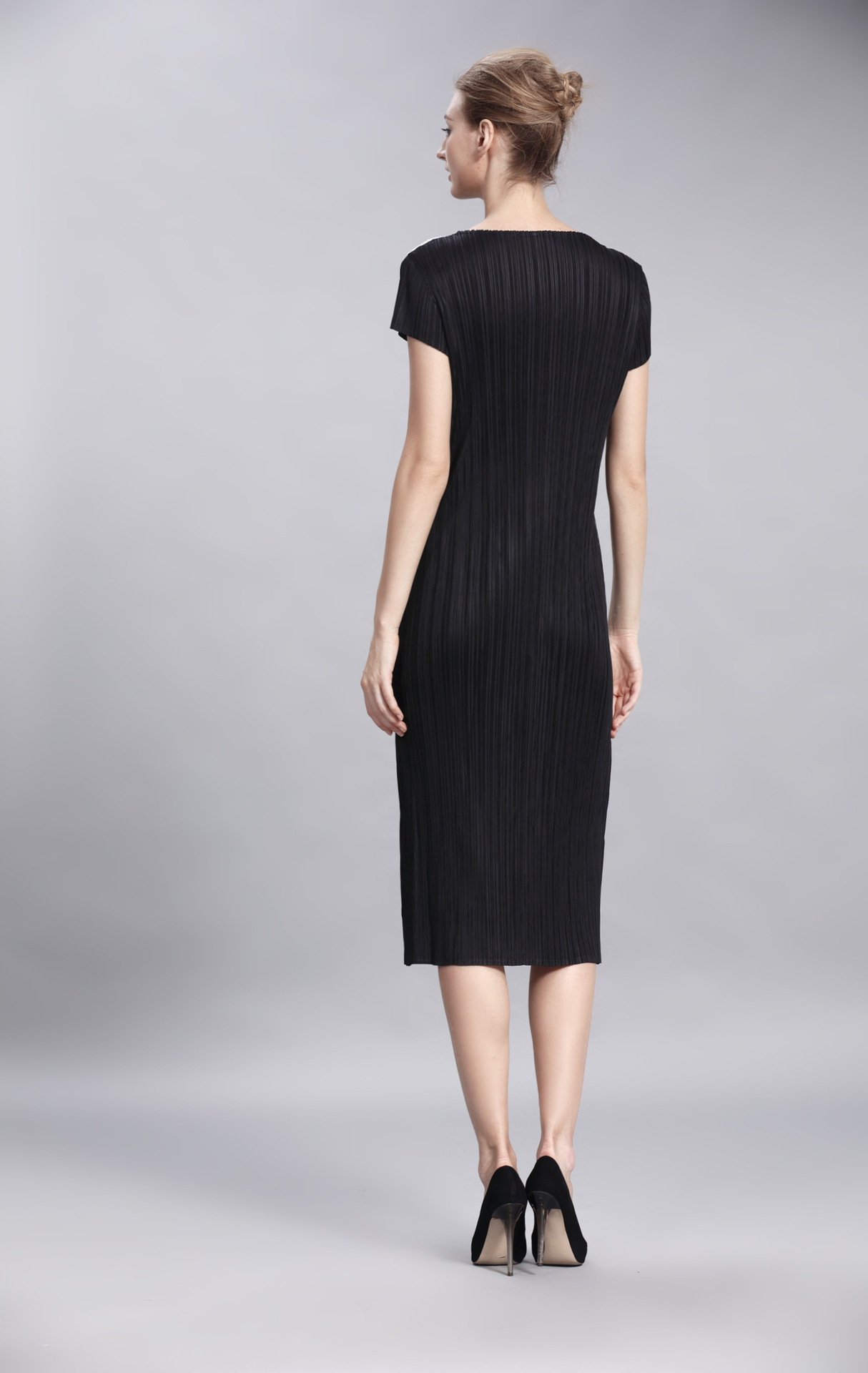 三宅褶皱时尚数码印花短袖修身款连衣裙2020夏季新款压褶圆领中长