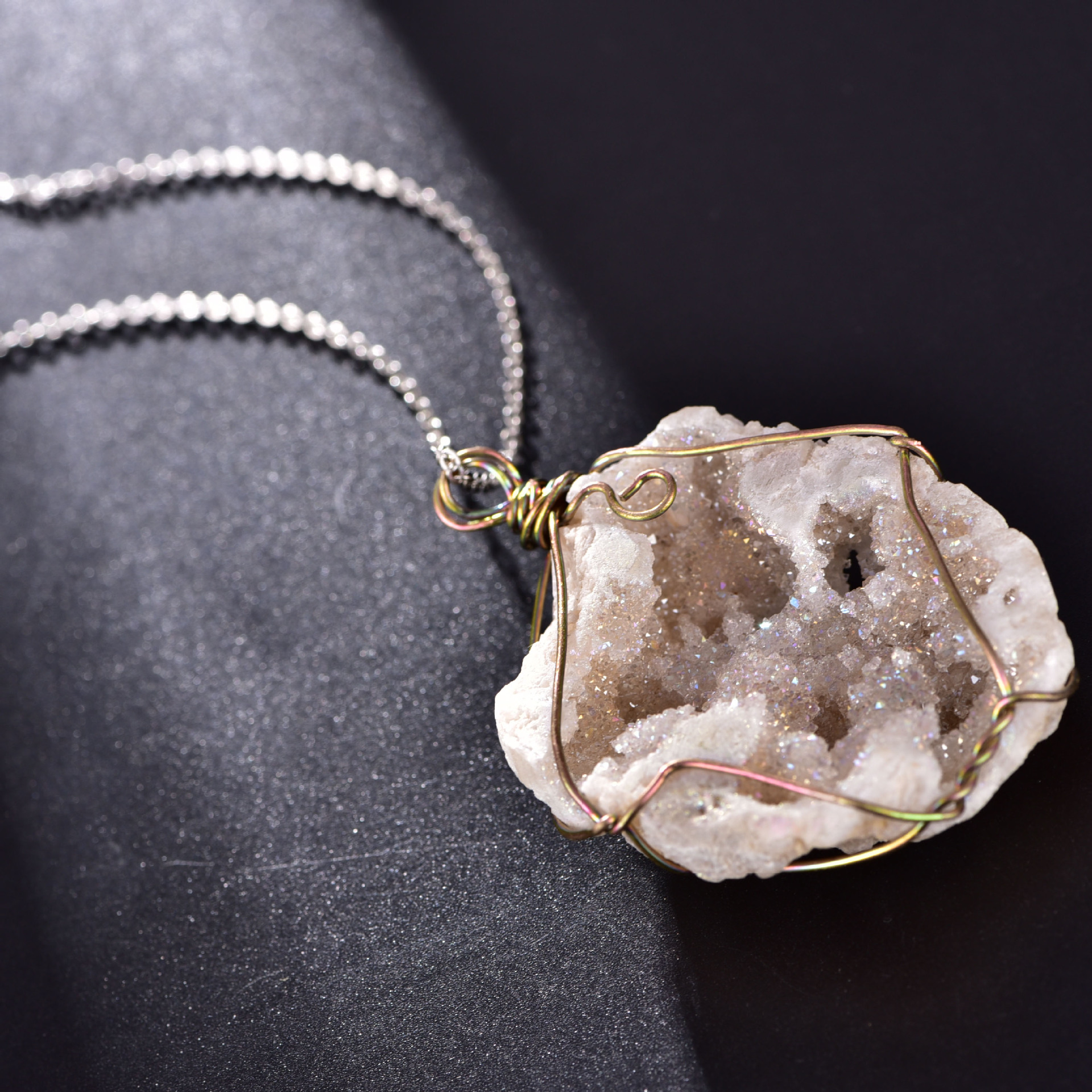 庄周外贸新款天然晶石不规则石头吊坠彩色天然石项链速卖通货源