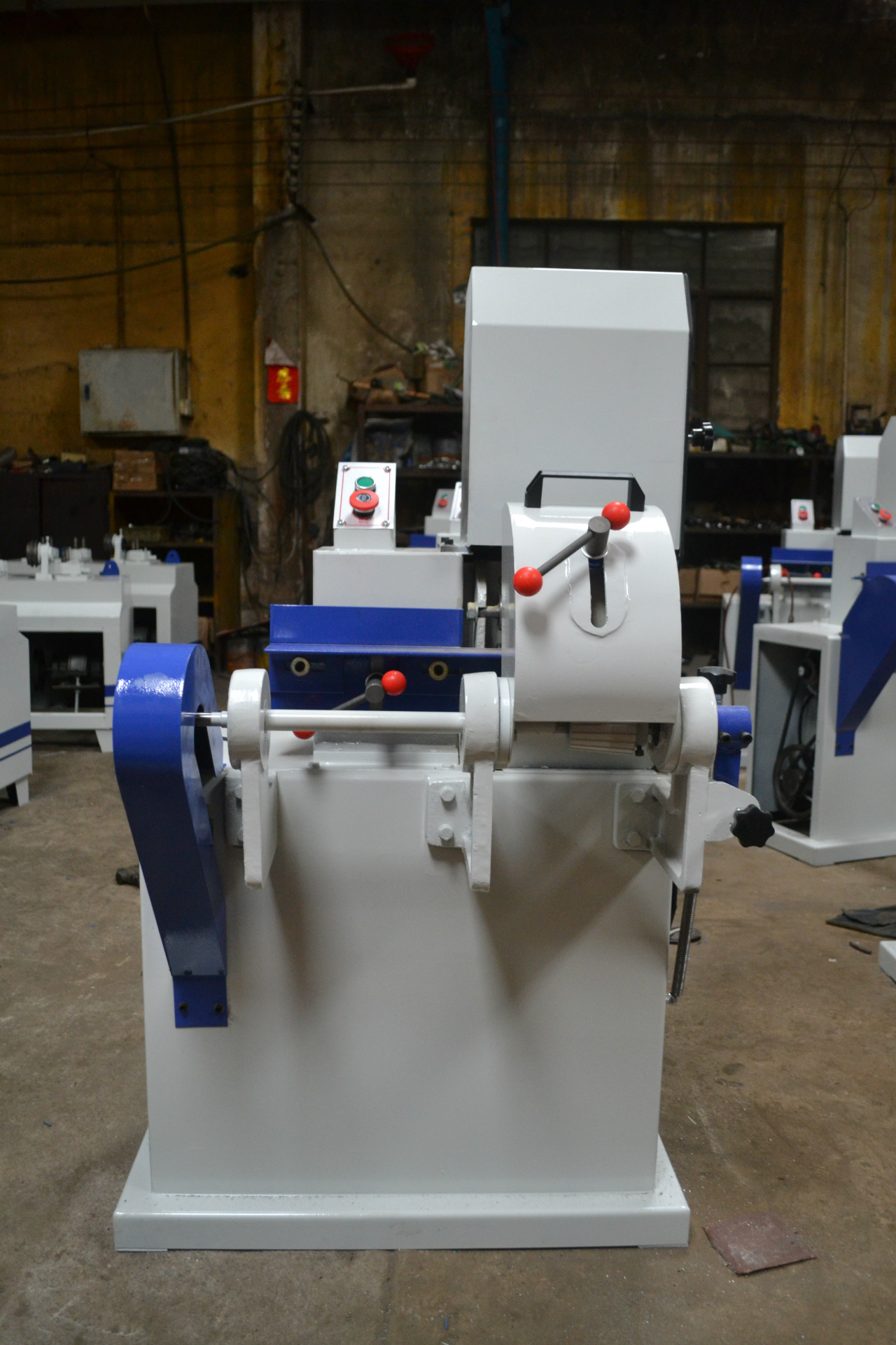 yl供应圆管机 单带自动砂光机 送料圆管砂带机 不锈钢抛光研磨机