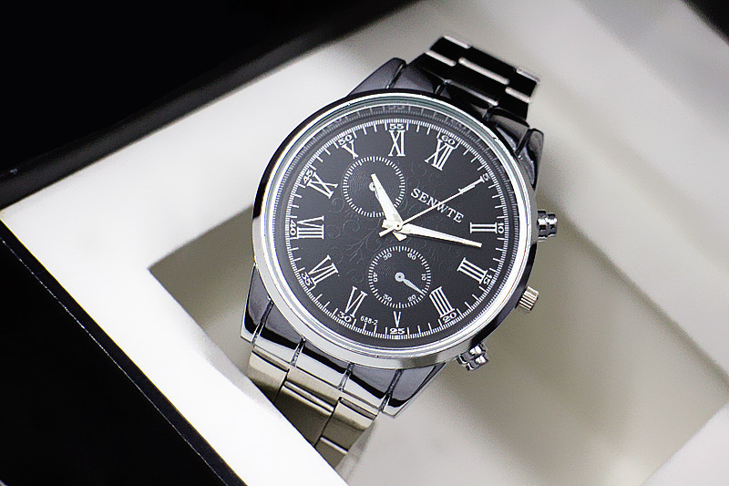 2.中低档手表,难免会有瑕疵,太过介意慎拍.