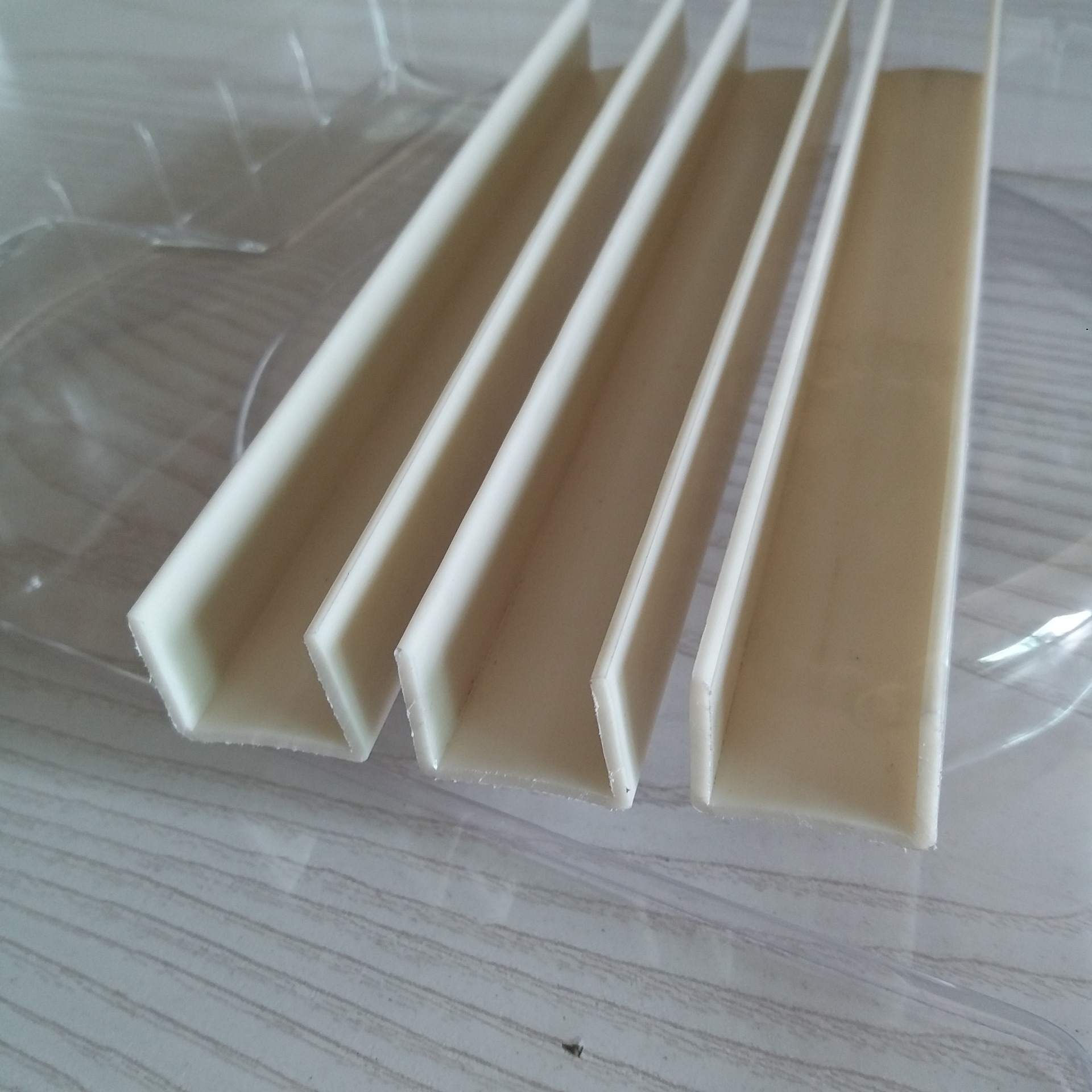 pvc包边条厂家直销u型塑料槽塑胶配件可定制品质保障交货准时