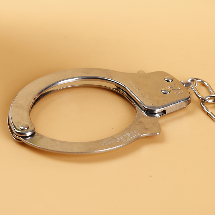 供应批发优质儿童玩具仿真手铐 儿童角色扮演恶搞玩具手铐