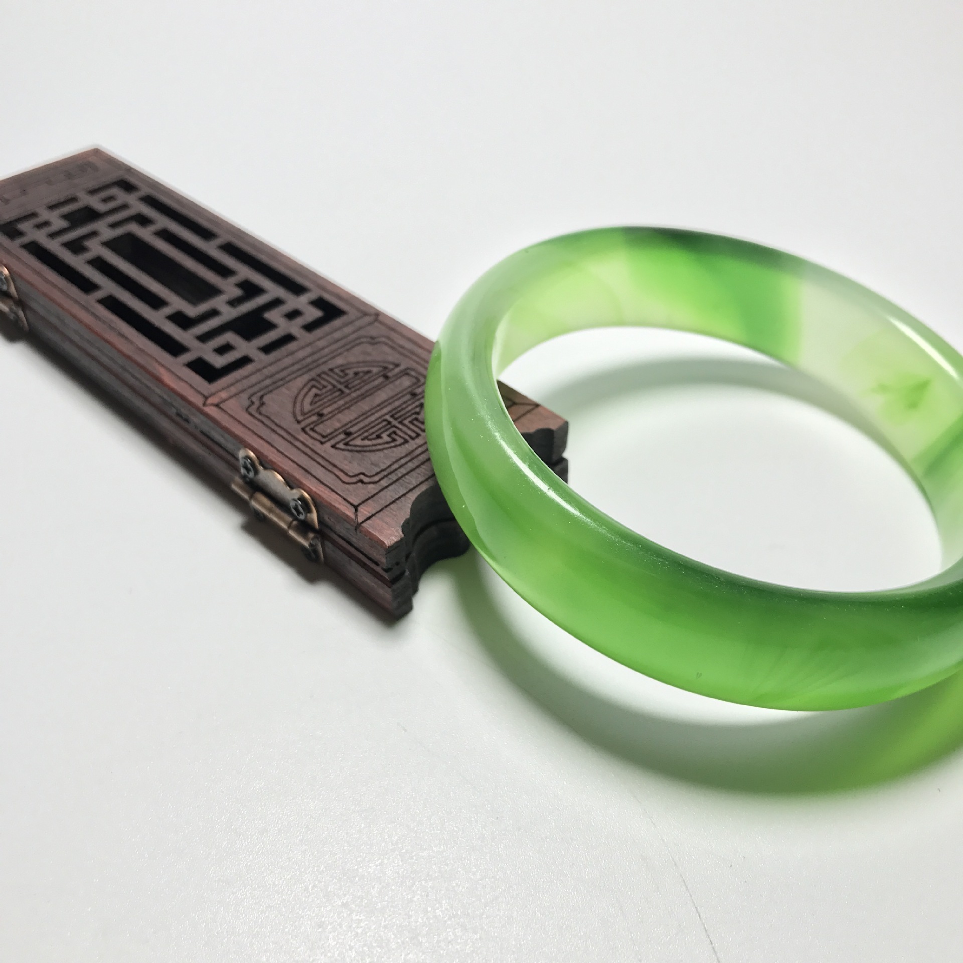 玻璃手镯 仿翡翠飘绿花 高仿合成料宽手镯 地摊货礼品热销 批发