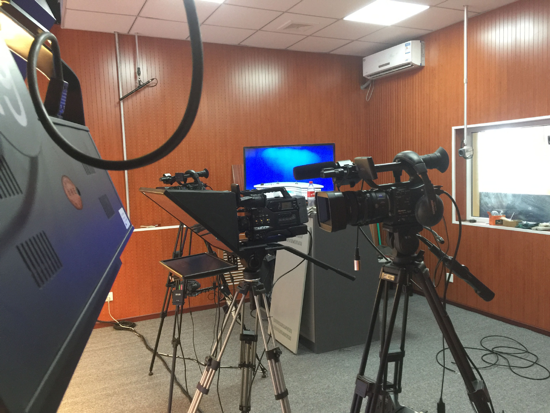 校园演播室工程整体解决方案 校园电视台主要由演播室,音频,导播切换