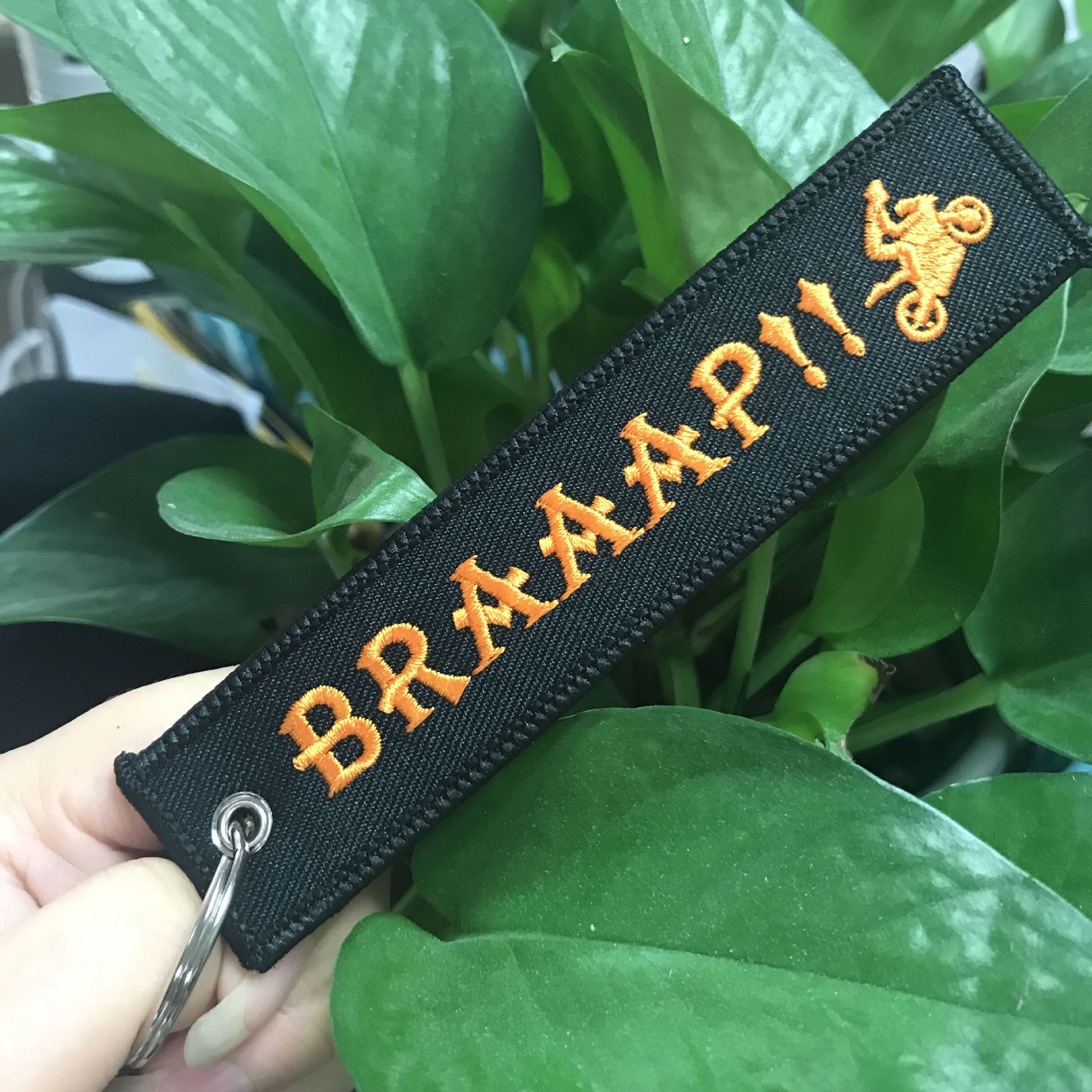 广告礼品钥匙扣刺绣绣花摩托车汽车钥匙扣挂件黑底橙字ready to r